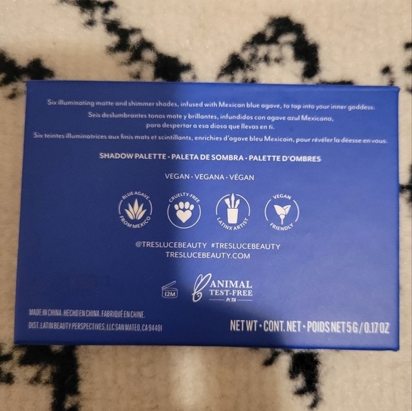 ⭐️40% Off⭐️ Treslūce I Am Siempre Divina Palette and 3D Lash Set - Picture 8 of 10